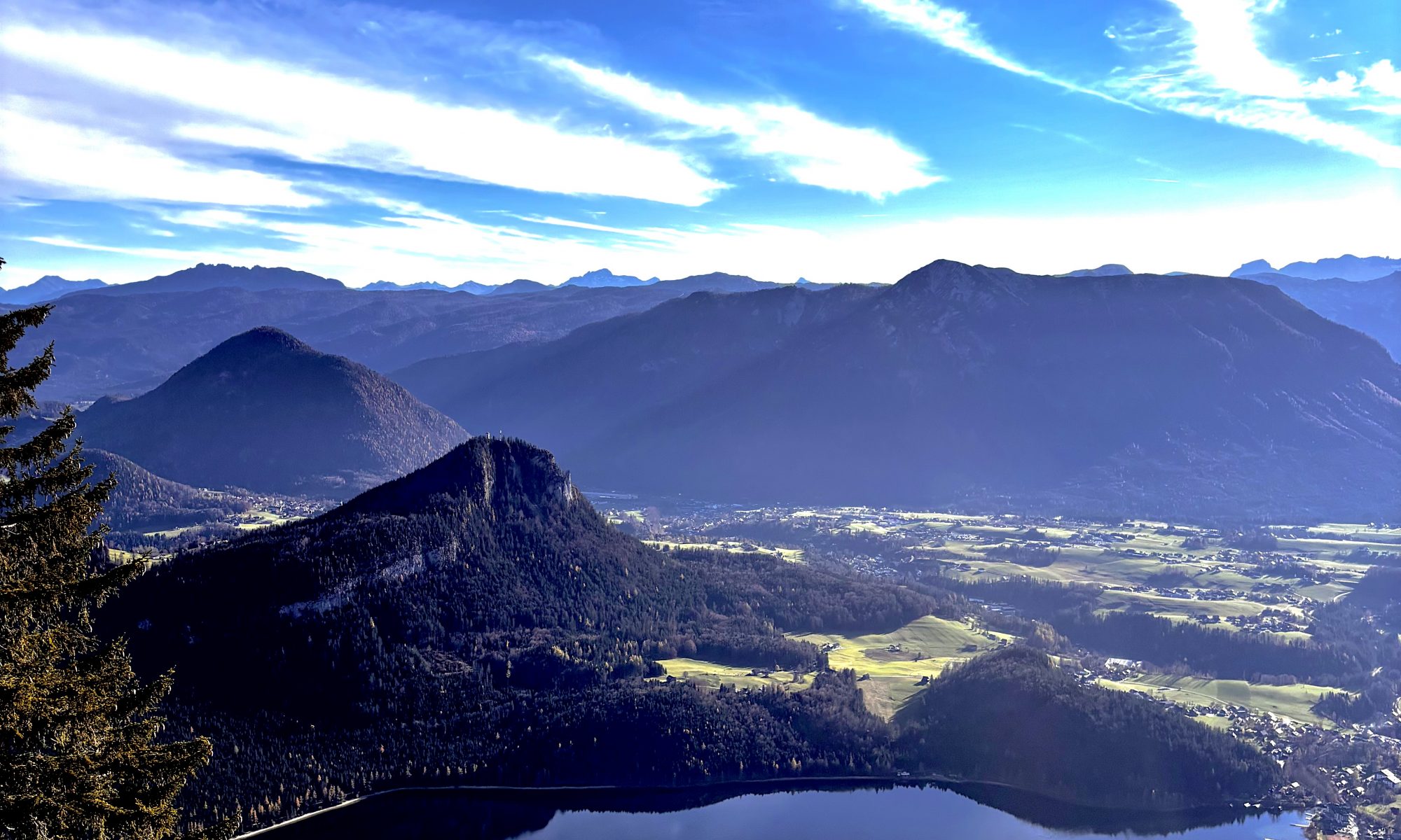 Loser Berg Altaussee Panorama mit blauer See und Gipfel