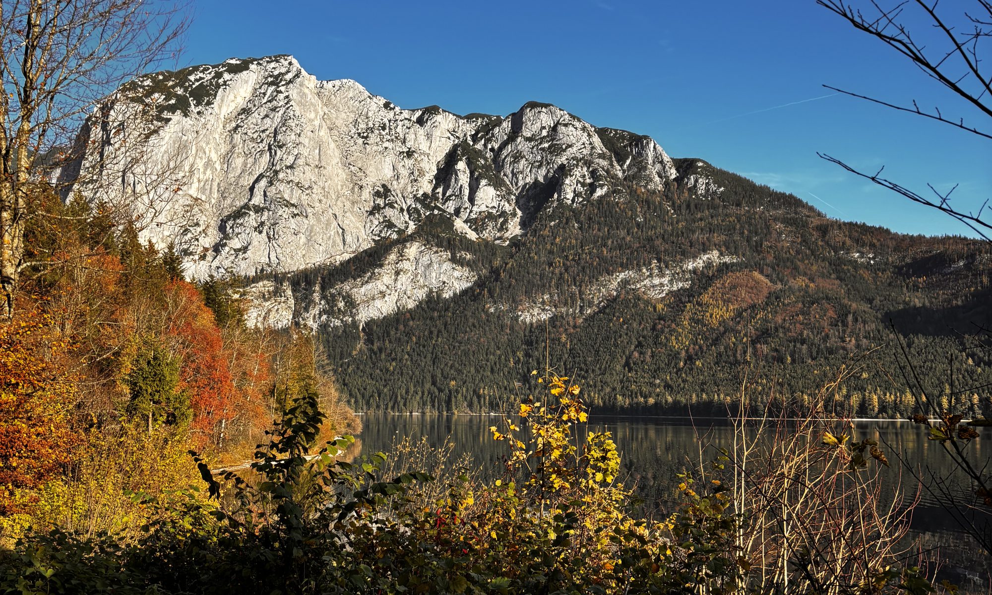 BILD: Altausseer See mit Blick auf Trisselwand. Altausseer See Wanderung mit Blick auf Trisselwand