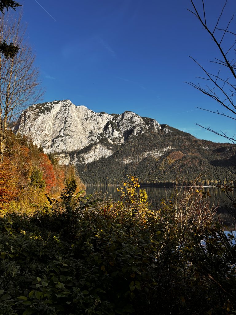 BILD: Altausseer See mit Blick auf Trisselwand. Altausseer See Wanderung mit Blick auf Trisselwand